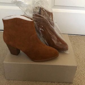 Urban Outfitters NWT - Brown suede booties